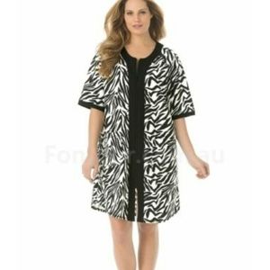 4/$20 4X 5X 6X Black White Zebra Plus Size Robe